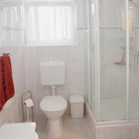 Holiday home Hochwertiges In Mit Grill, Terrasse Und Pool *